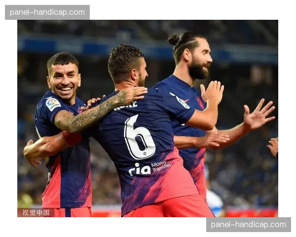 马竞对阵毕巴，科雷亚单刀破门但因越位在先被判无效。